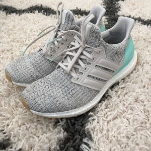 NWB Women's Adidas Ultra Boost 8.5